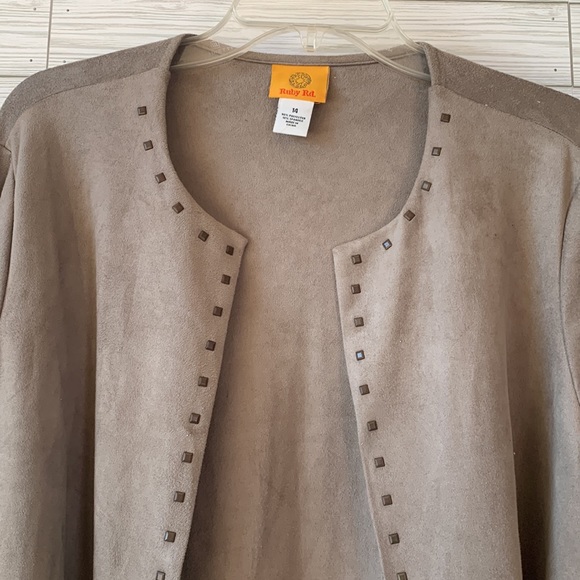 Ruby Rd 3/4 slv faux suede jacket embellished with studs and fringe - Picture 3 of 5